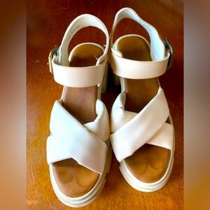 Blowfish sandal women’s size 7 cream colored